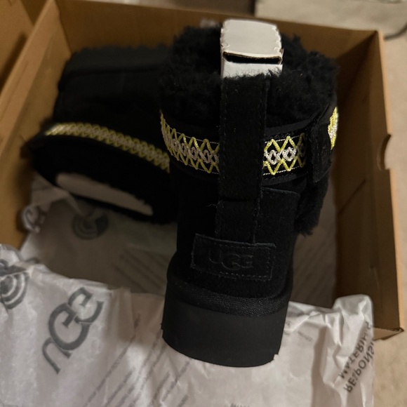 Uggs - Picture 2 of 2